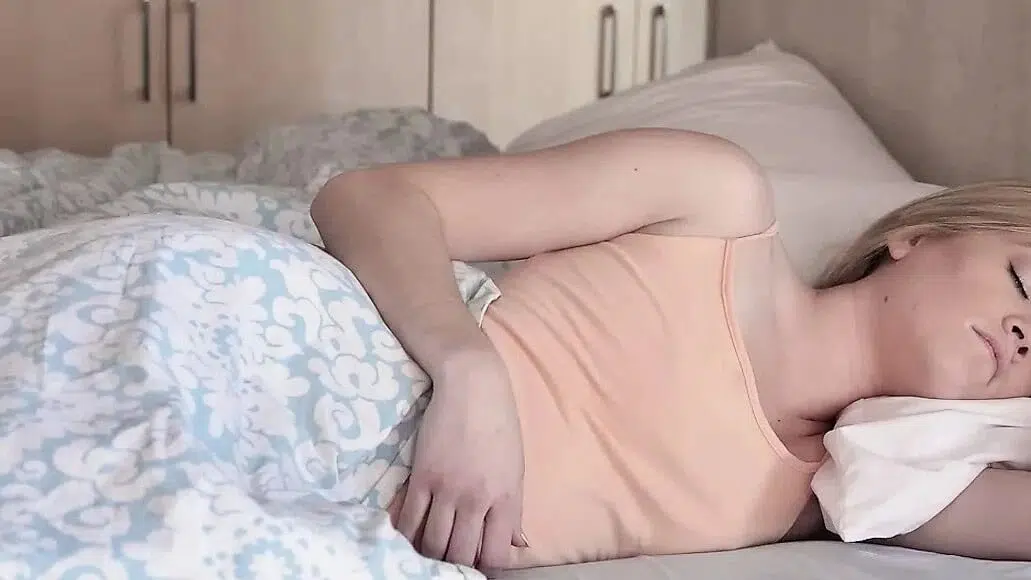 Dad Crush – Gorgeous Blonde Girl With Glasses Gets Her Pussy Fucked By Stepdaddy While Studying