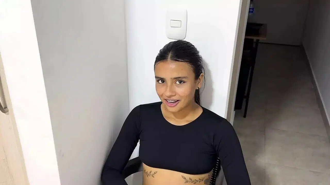 Hillarytaylor has a delicious throat and has earned the promo