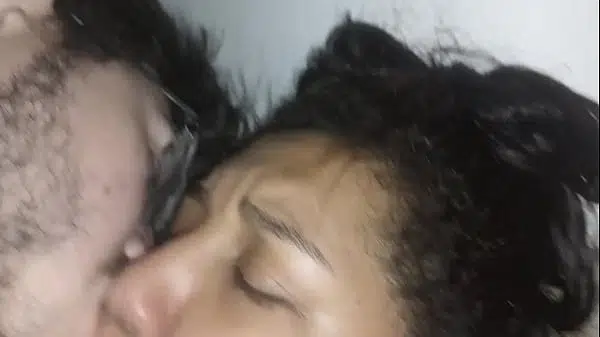 Mi esposa quiere que le compre unas cosas para su pelo y acepto porque me chupara las bolas y la polla adoro a esta morena tetona vídeo porno full HD amateur – Alejandro Camacho Keilimar Gomez