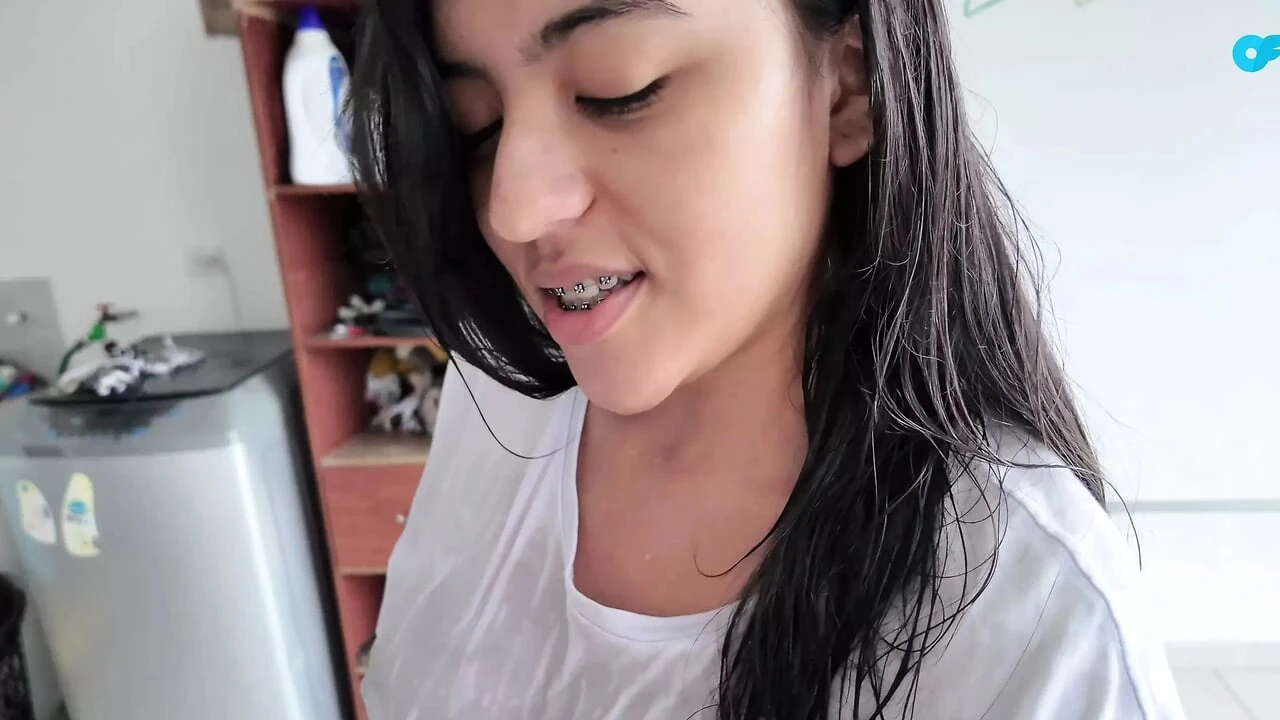 My girlfriend gets wet because of my sex