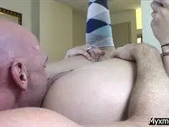 Nach dem Lecken wird die Pelzmuschi genagelt