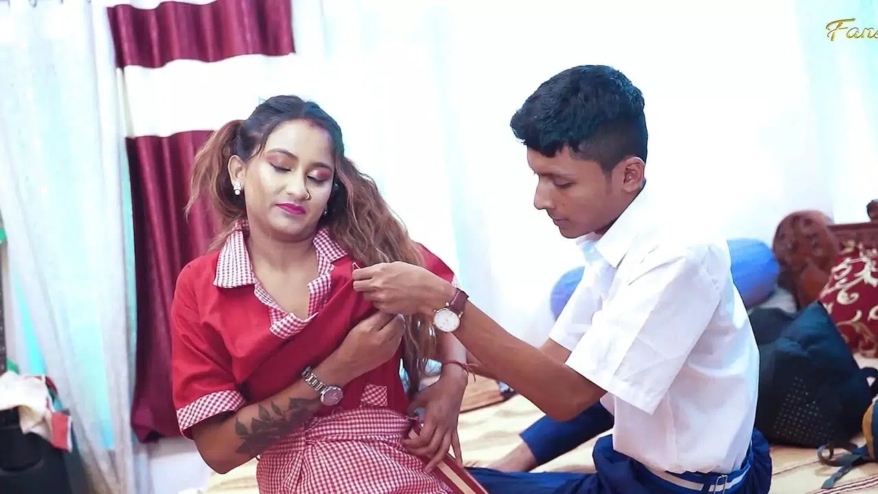 Slim sexy girlfriend enjoyed the sex pleasure with her boyfriend