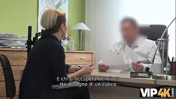VIP4K. La magra Inga Devil passa un casting di sesso reale presso un’agenzia di prestiti