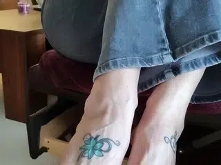 Amateur porn Gives Us Some Foot Fetish Aurora
