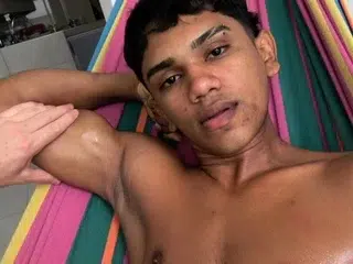 Mitch Seangers – From Beach to Handjob Fantasy