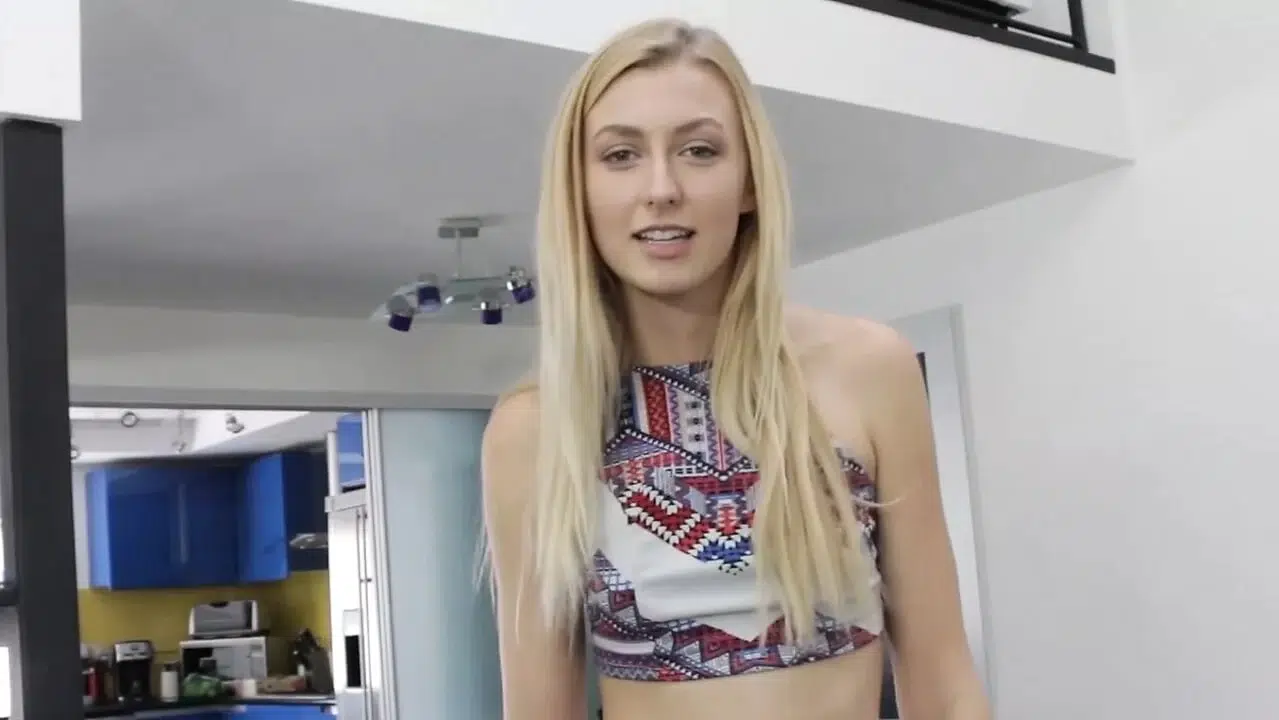 Sislovesme – Lucky Stud Caught Horny Blonde Babe Rubbing Her Cunt And Gets To Fuck Her Instead